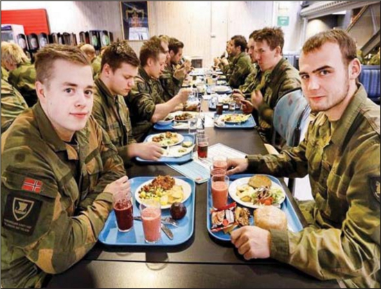 軍人餐單絕對唔係要食軍人食嘅嘢。圖中挪威軍隊嗰份餐，可說係美食。