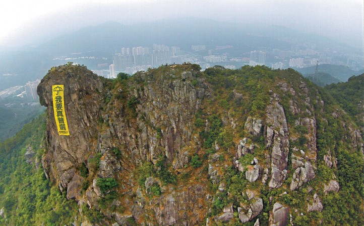 獅子山為香港危險山峰之首，掛住直幡嗰邊，就係最危險嘅獅頭同獅頸。