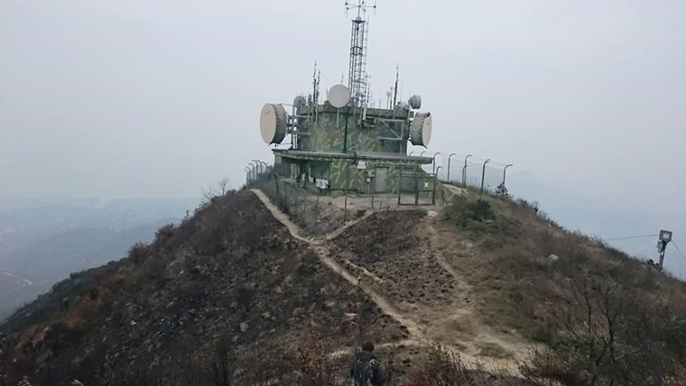山頂幾個發射站