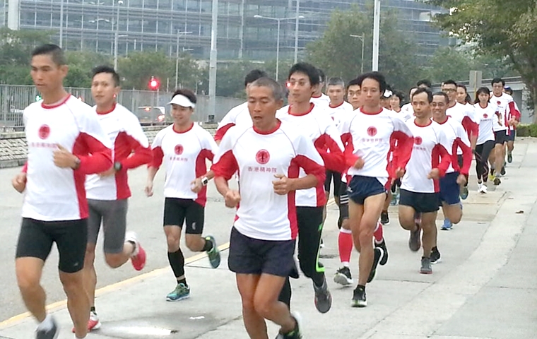 [香港精神加油] 24個鐘10個人跑2000公里