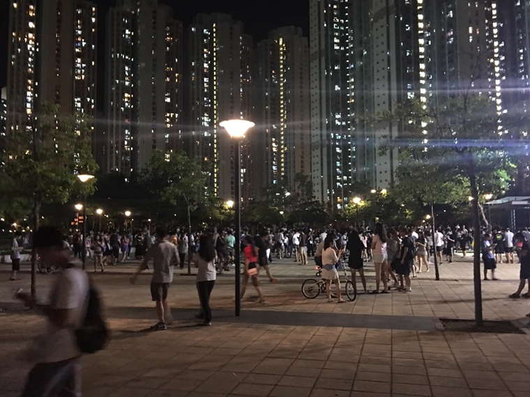 7月25日晚天水圍一個公園的盛況 (圖: 香港突發事故報料區)