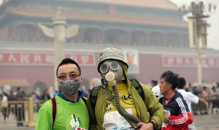 北京馬拉松因為空氣污染嚴重，有參加者要戴口罩 (資料圖片)