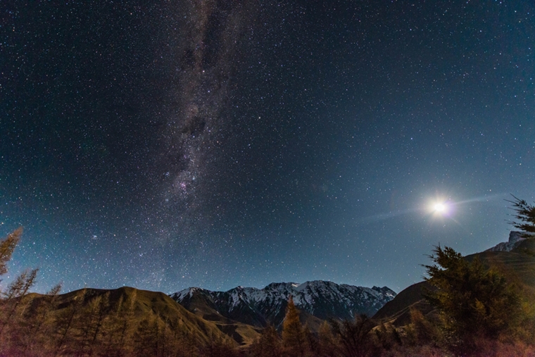 攝於Lake Pukaki 的銀河與月亮