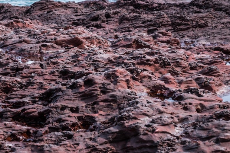 紅石門海岸活像是火星地表
