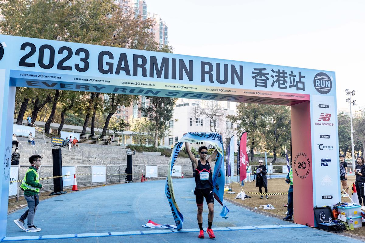 亞運三項鐵人香港代表伍泰龍於10公里16-29歲男子組封王。