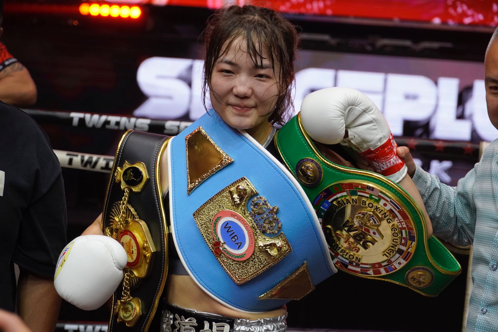 拳手楊曉茹擊敗泰國選手| 成香港首位職業世界冠軍| Fitz 運動平台