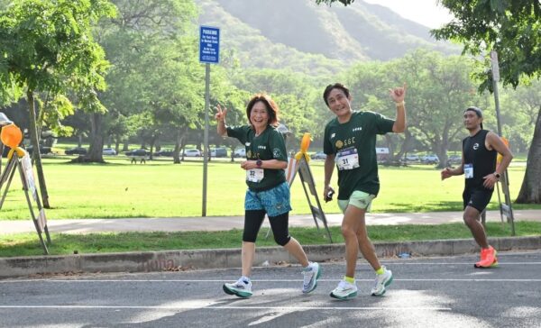 大迫傑一家三口東馬盡顯家族跑魂 | 63歲父親大迫猛3:12:16刷新PB 母親4小時06分完成 | Fitz 運動平台